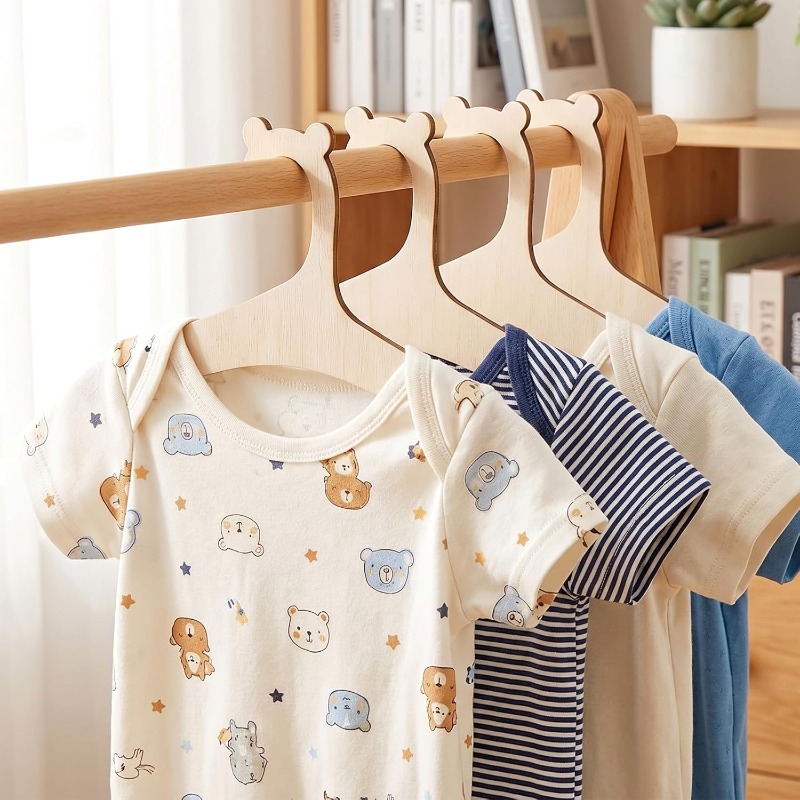 حامل ملابس أطفال خشبي بتصميم د - مراجعة Baby Nursery Girl Room وسعره
