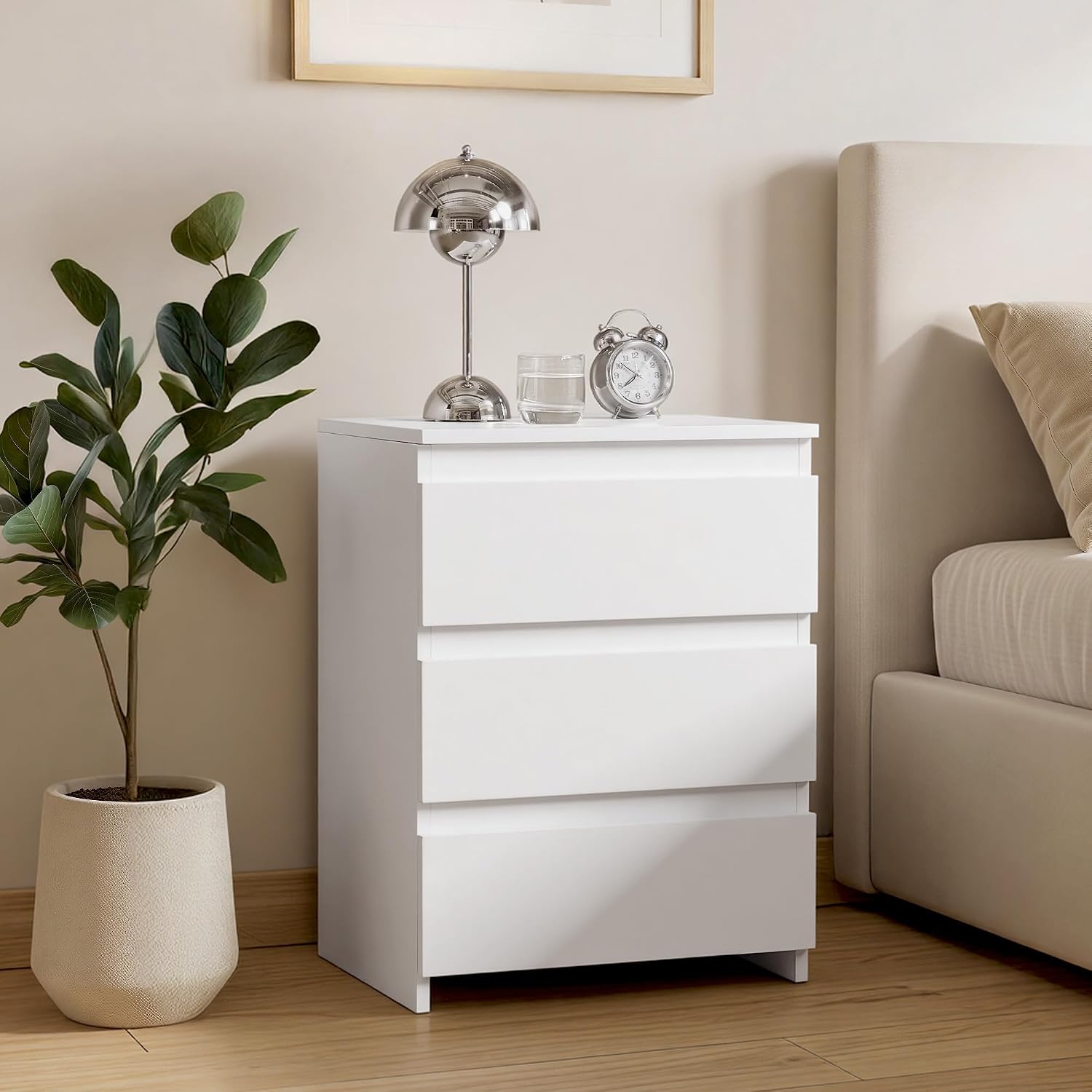 طاولة جانبية صغيرة بثلاثة أدرا - مراجعة Drawer Dresser White وسعره